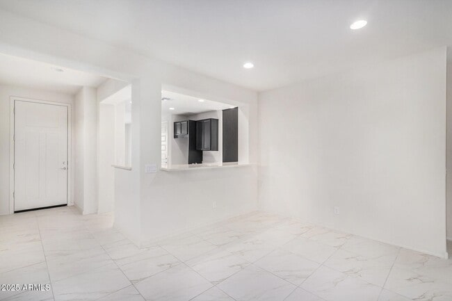 Building Photo - 6970 W Gwen St