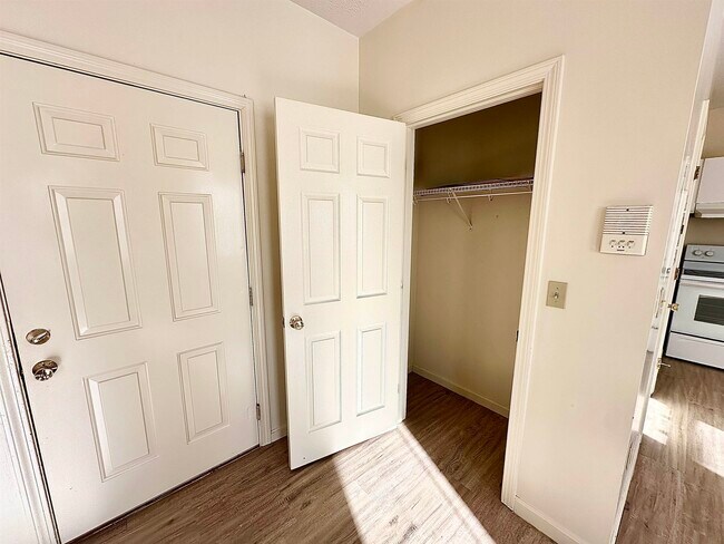 Building Photo - 96 Palm St