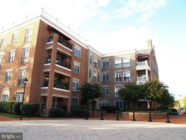 Building Photo - 600 Second St