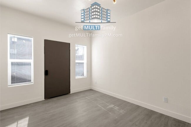 Building Photo - 1006 E Pasadena Ave