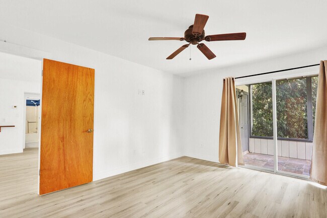 Building Photo - 8356 SE Croft Cir