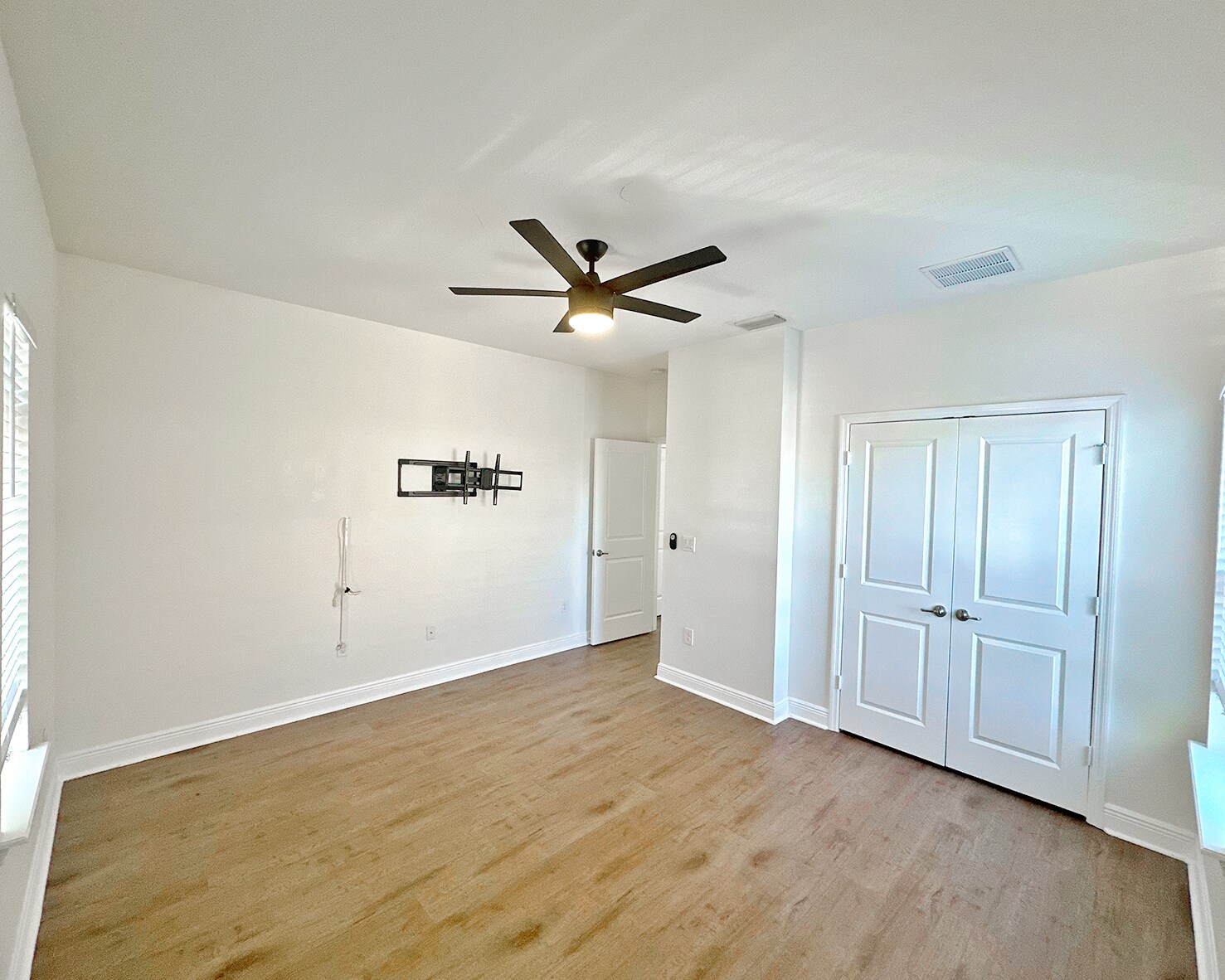 Second bedroom with great natural light and large double door closets. - 1736 W Walnut St