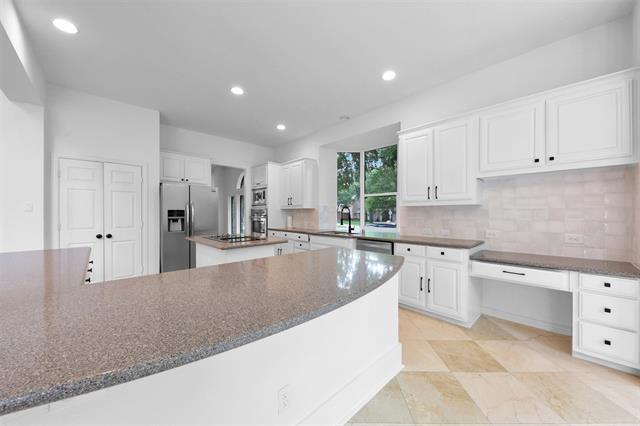 Building Photo - 3310 Meadow Wood Dr