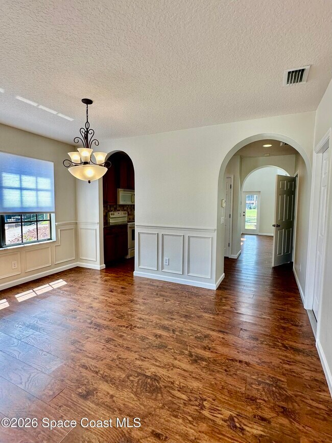 Building Photo - 1310 Lara Cir