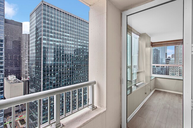 Building Photo - 345 N La Salle Dr