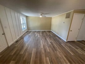 Building Photo - 136 Kimberling City Ctr Ln