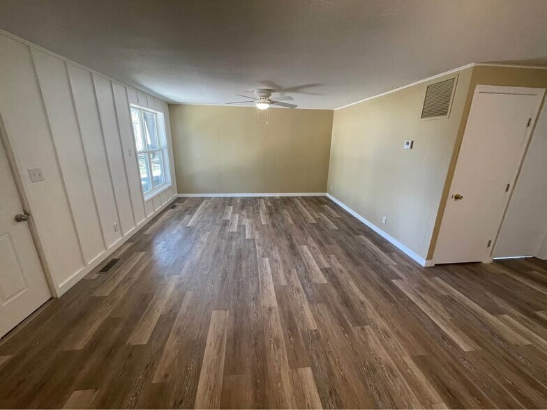 Primary Photo - 136 Kimberling City Ctr Ln