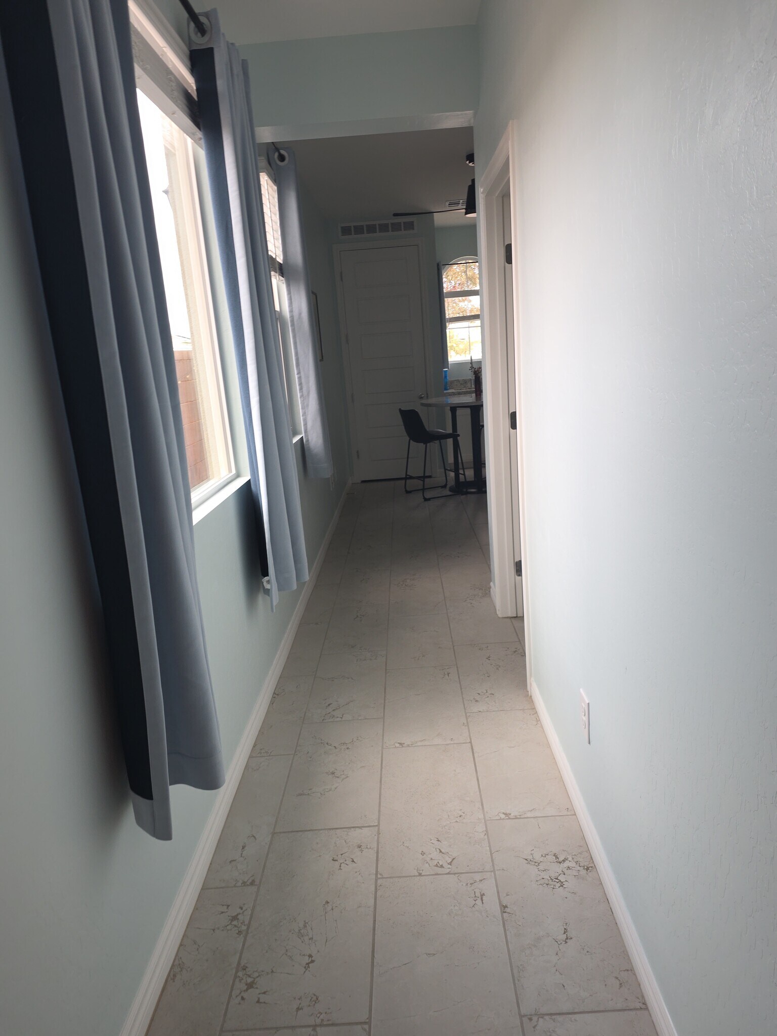 Building Photo - 1277 Ossa St
