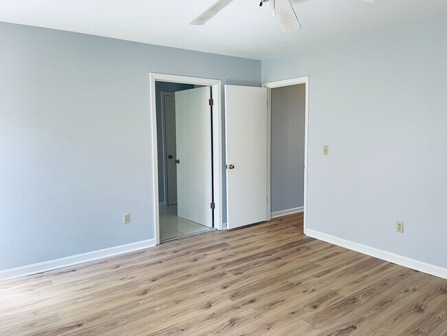 Building Photo - 2-Bedroom Townhouse with Garage & Pool on ...