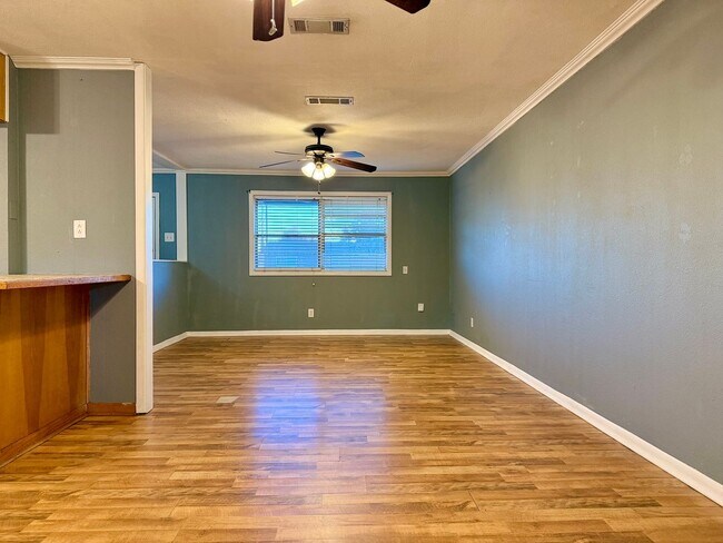 Building Photo - For Rent