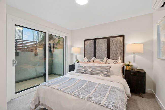 Building Photo - Beautiful Eastlake Condo