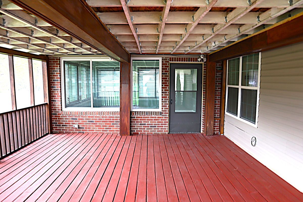 Building Photo - 3900 Bronson Ln