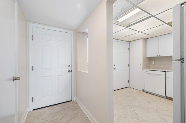 Building Photo - 4500 N Flagler Dr