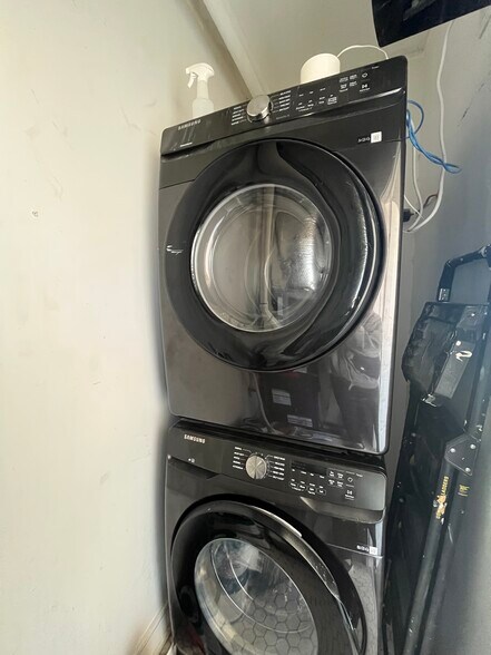 Building Photo - 2635 Livingston St