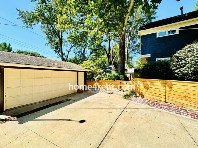 Building Photo - Charming Dutch Colonial in Brookside w/ an Updated Kitchen, Wood Floors, Fenced Yard and a Finish...