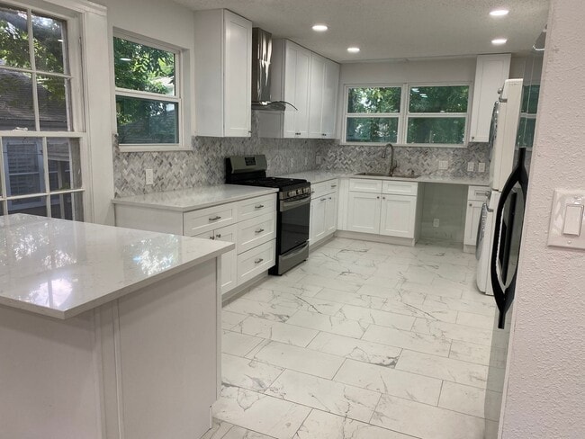 Building Photo - UT PRE LEASE: Charming 3 bed / 2 bath Hous...