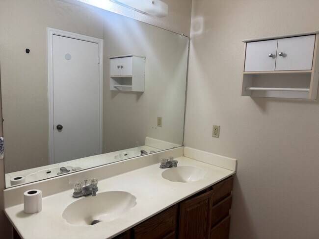 Building Photo - Beautiful 3/2 Home Available for Lease In NW San Antonio!