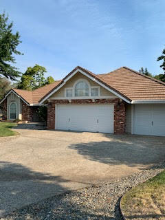 Building Photo - 6015 Oak Hill Dr