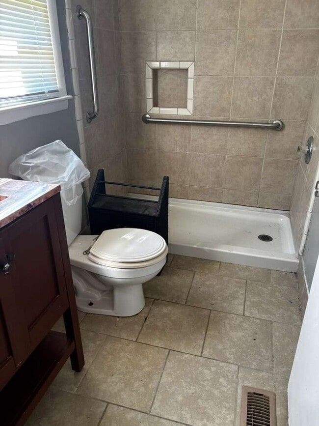 Building Photo - 6521 Cissna Dr