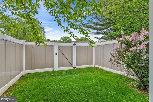 Building Photo - 4520 Rosemarie Dr