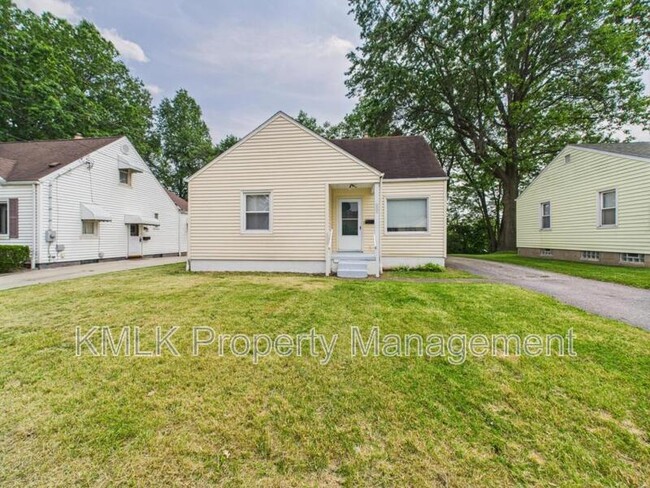 Building Photo - 636 Lurie Ave