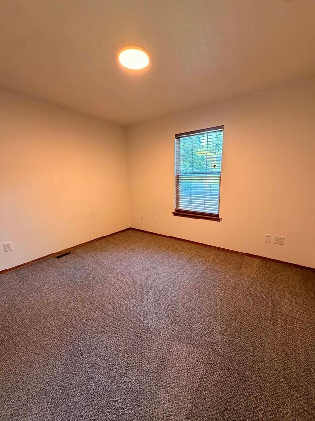 Building Photo - BEAUTIFUL 3 BEDROOM / 2 BATHROOM HOUSE WITH FENCED IN YARD, PORCH, AND SHED LOCATED CLOSE TO FREE...