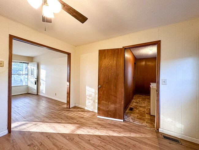 Building Photo - 3 bed/2 bath HOME w/ Garage! NOW LEASING! ...