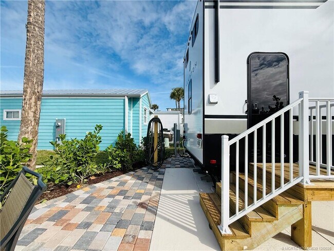 Building Photo - 10725 S Ocean Dr