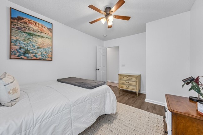 Building Photo - Ranch Style Home in Hunt Club For Rent!