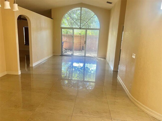 Building Photo - 2036 NW 183rd Cir