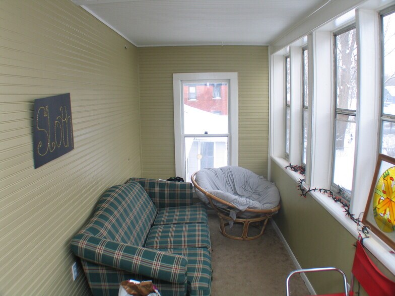 Building Photo - 737 Village St