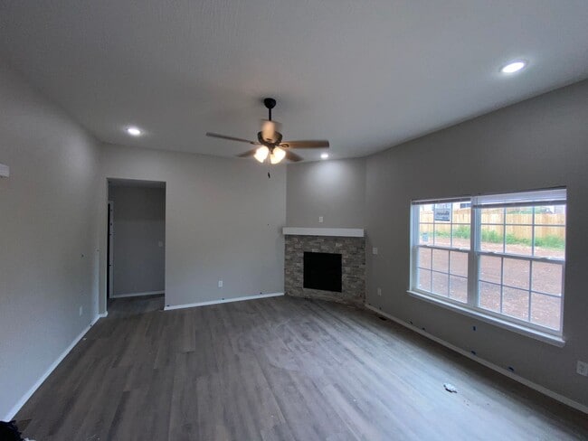 Building Photo - Brand New Home!!