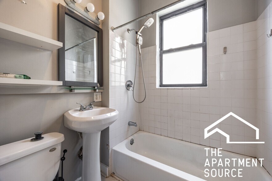 Building Photo - 3109 W Augusta Blvd