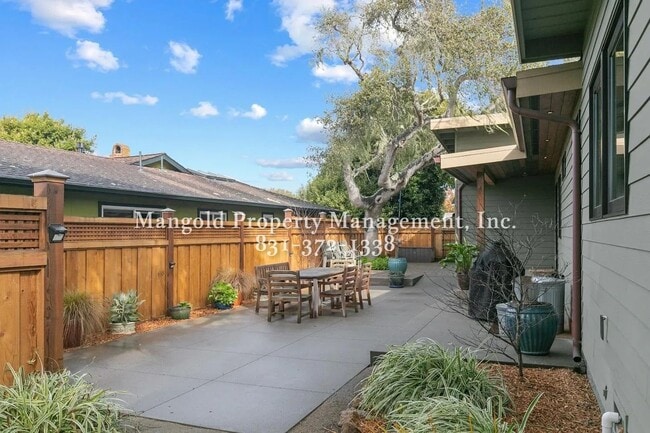 Building Photo - Stylish 2-Bed, 2-Bath Corner Lot Home with...