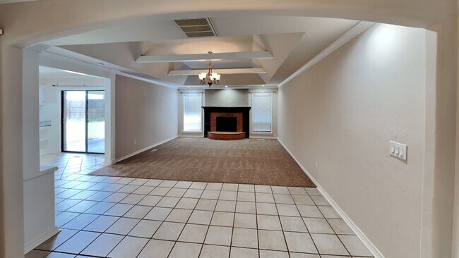 Building Photo - Very Nice 3 bedroom 2 bath home in Edmond ...