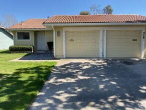 Building Photo - 732 Yellowstone Dr