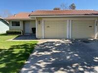 Building Photo - 732 Yellowstone Dr