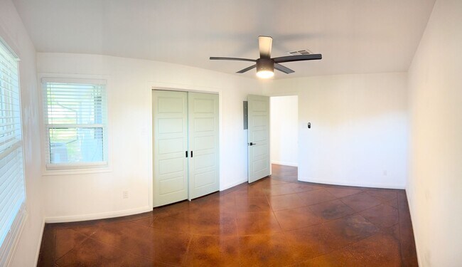 Building Photo - 2302 Brooklawn Dr