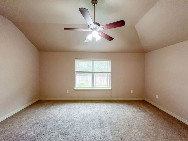 Building Photo - Available NOW This charming 1 story, 3 bedroom, 2 bath house could be your next home! Beautiful c...