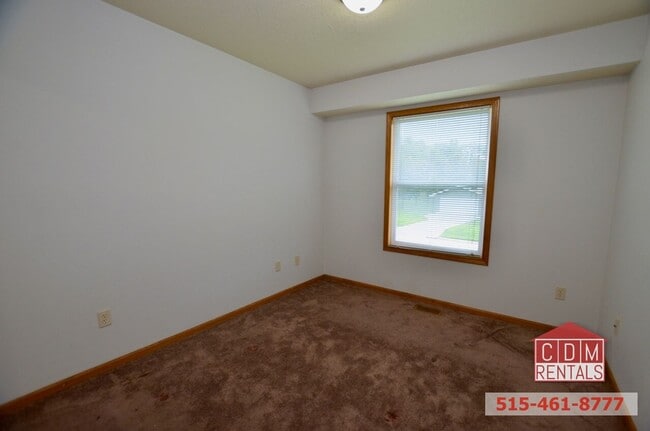 Building Photo - Wonderful DSM Ranch Home