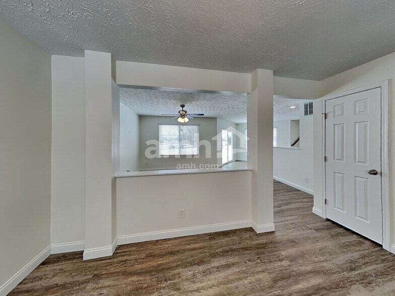 Building Photo - 3202 Meadoway Ct