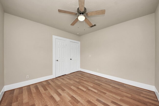 Building Photo - 201 W Pitts Ave