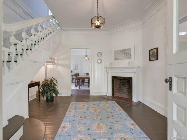 Building Photo - 51 Quogue St