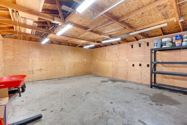 Building Photo - 657 22nd Ave