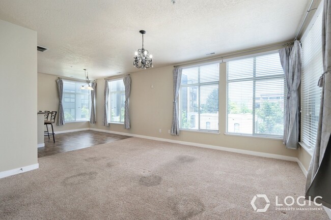 Building Photo - Grand Unit in Salt Lake City!