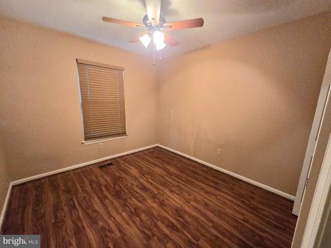 Building Photo - 725 Dell Ct