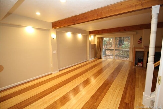 Building Photo - 7 Woods Way