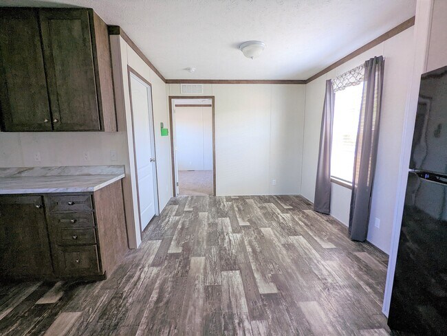 Building Photo - 558 Delaware