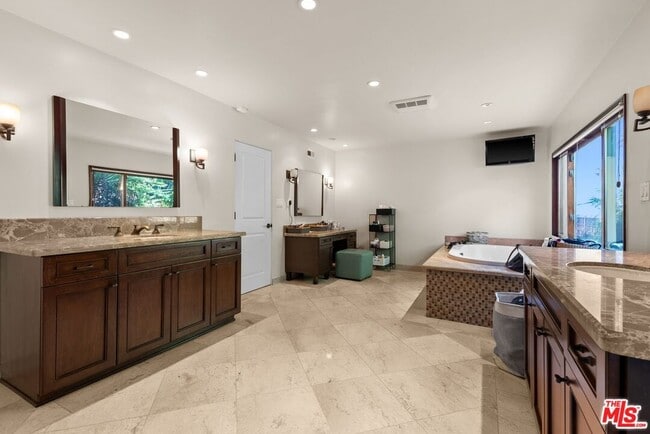 Building Photo - 1915 Carla Ridge