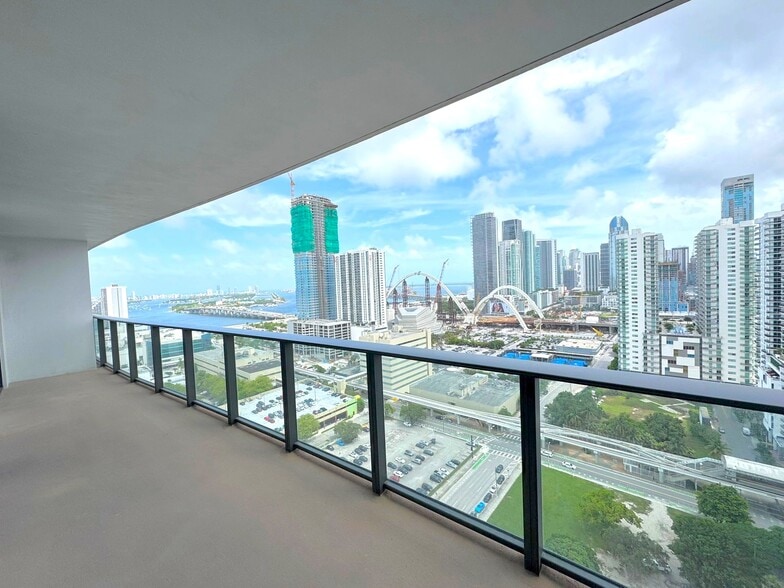 Building Photo - 1600 NE 1st Ave